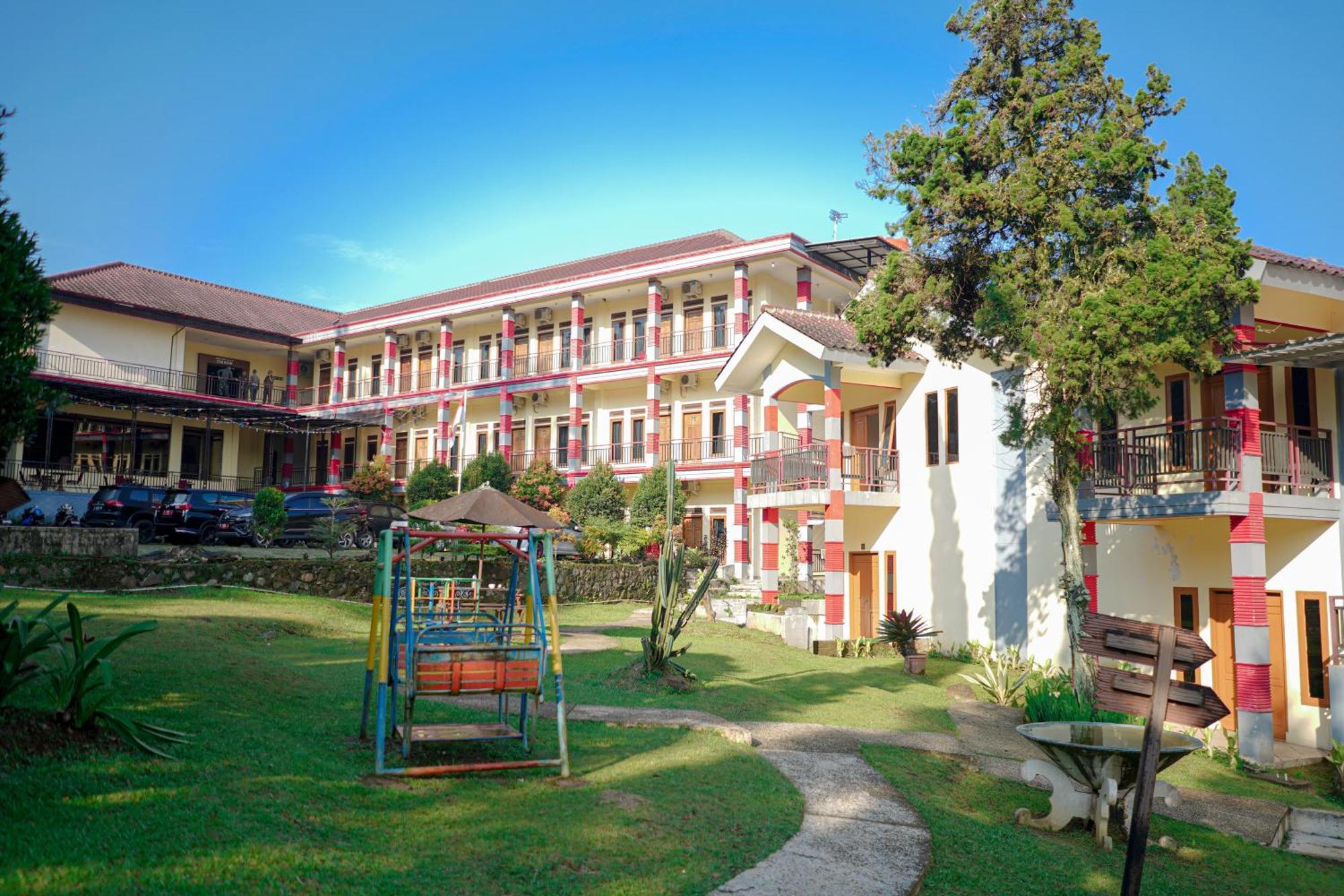 Bayak Hotel Bumdes Cipayung & Resort Ciguntur Екстер'єр фото